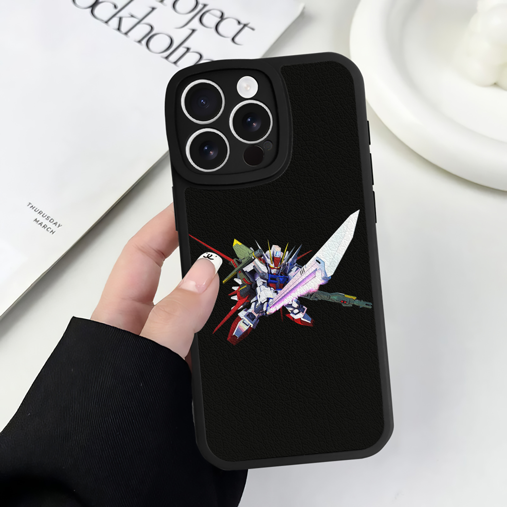 （画像用） 機動戦士ガンダム Mobile Suit Gundam 【iPhone 16シリーズ対応】シリコンスマホケース（レザー調） 材質：シリコン